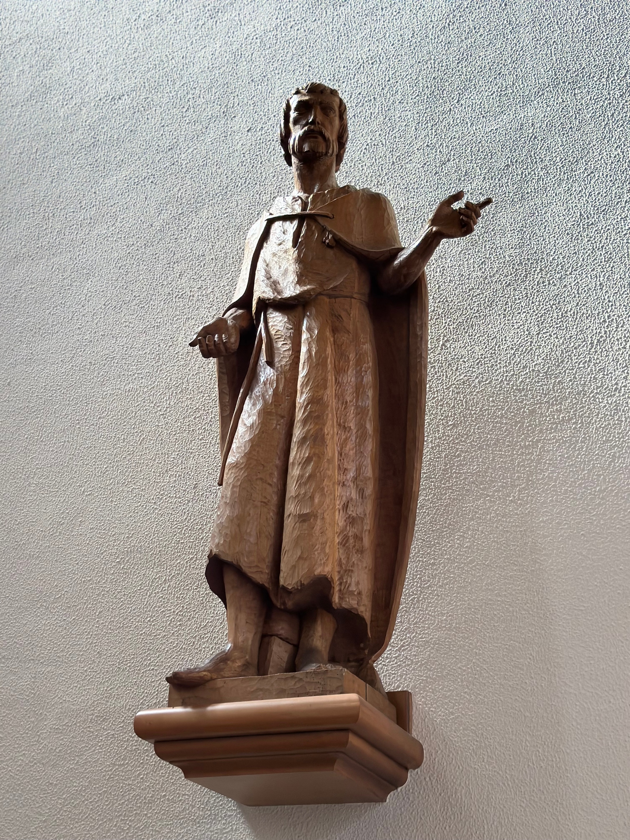 Darstellung des Hl. Johannes des Täufers in der Apsis der Wildenrather Kirche mit Zeigegestus auf den Gekreuzigten hin