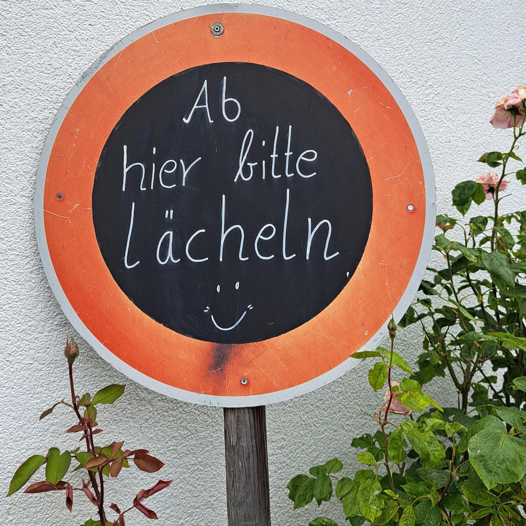 Bitte laecheln_by_Gaby_Bessen_pfarrbriefservice