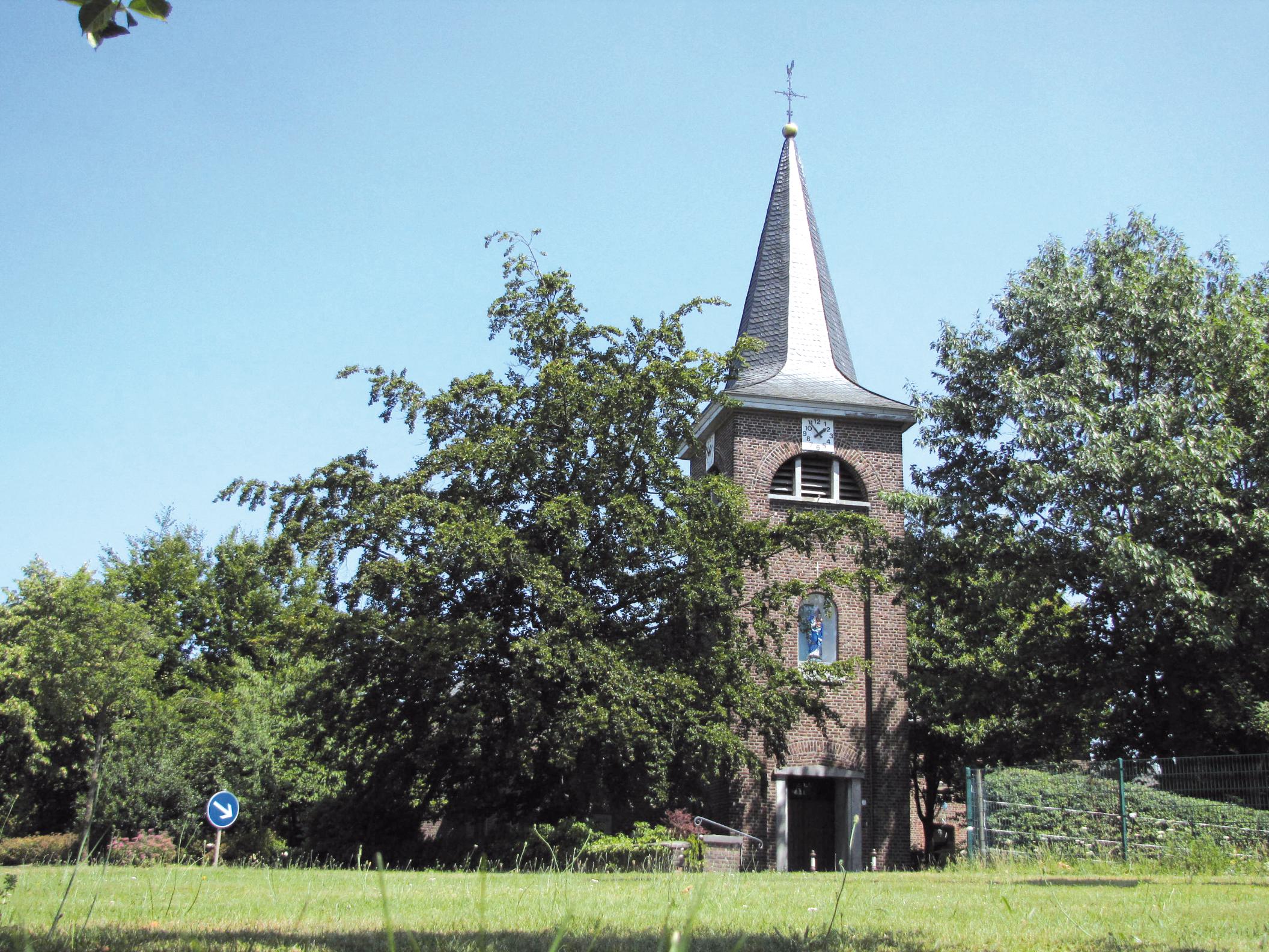 Außenansicht der Rickelrather Kirche