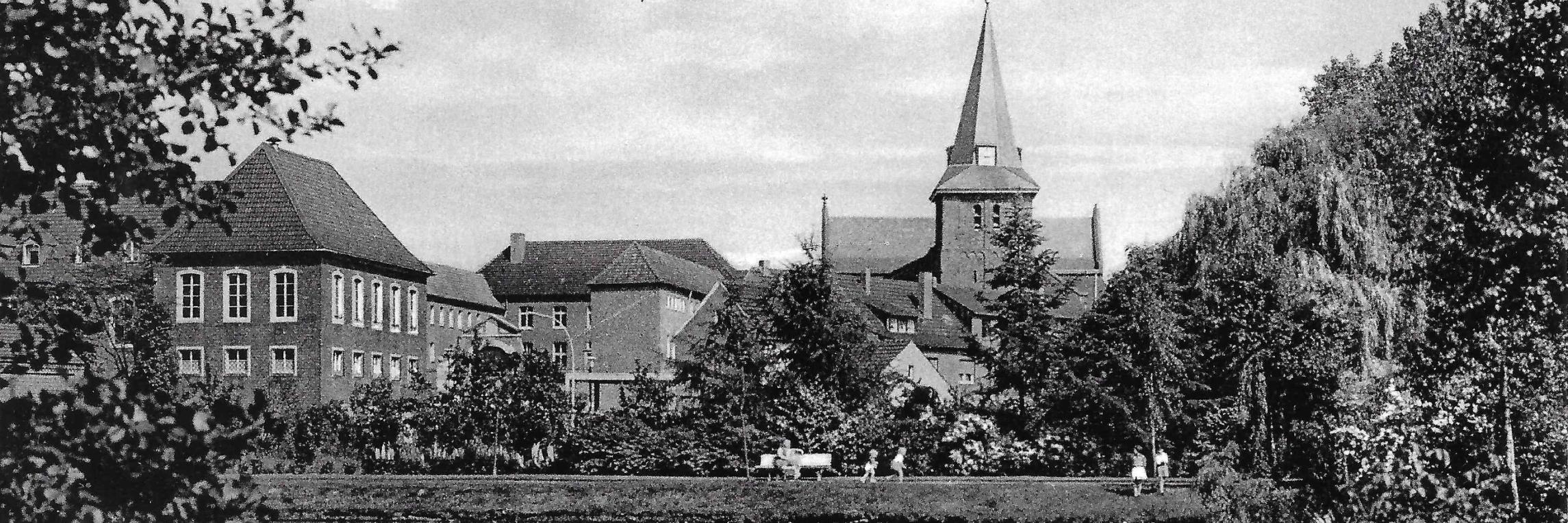 Blick auf Rathaus, Kloster und Kirche